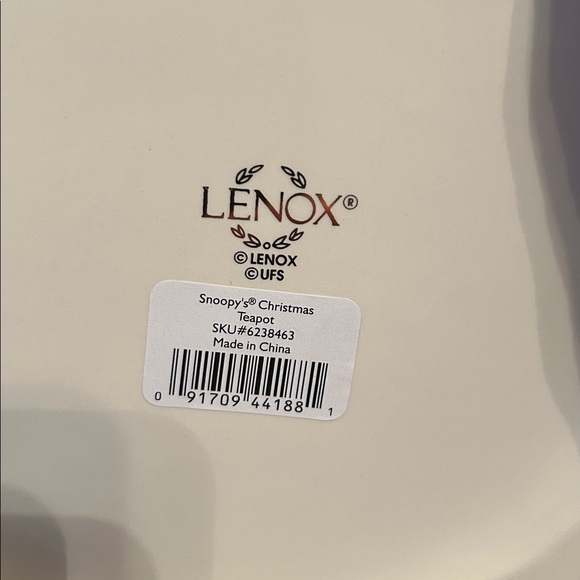 Snoopy’s Christmas Teapot by Lenox 2004 - Picture 4 of 6